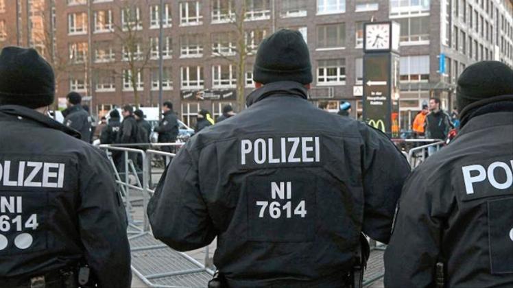 Polizeikräfte beim Einsatz in Bremen. 