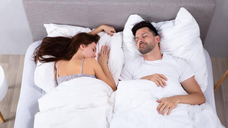Weil Paare gestresst sind und der Leistungsdruck steigt, haben sie weniger Sex, mutmaßen die Studienautoren. Symbolfoto: imago images / Panthermedia