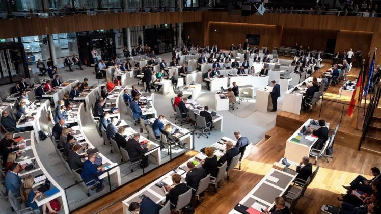 Der Haushaltsplan 2020 hat in Niedersachsens Landtag zur Grundsatzdiskussion über die Regierungspolitik geführt. Foto: Sina Schuldt/dpa