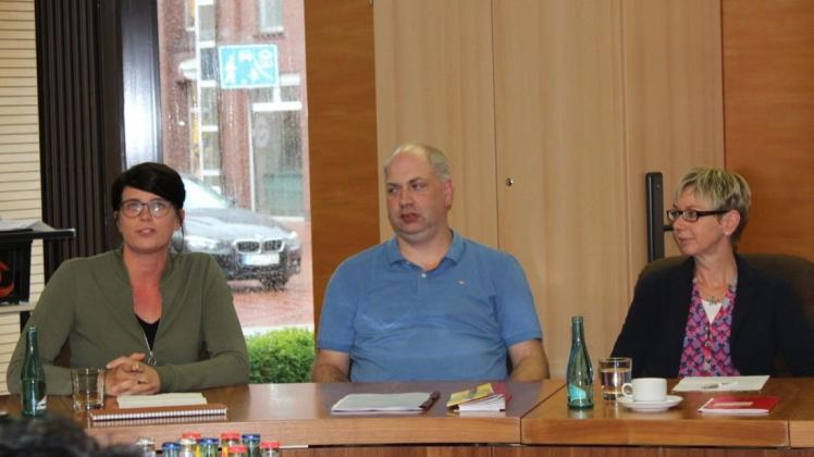 Berichteten über Schulsozialarbeit in Haselünne: (v. l.) Birgit Boyer, Ingo Schmit und Annette Dubrall. Foto: Gerd Mecklenborg