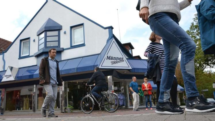 Bei Männer Többens an der Langen Straße in Delmenhorst kündigt sich ein Pächterwechsel an. Foto: Thomas Breuer