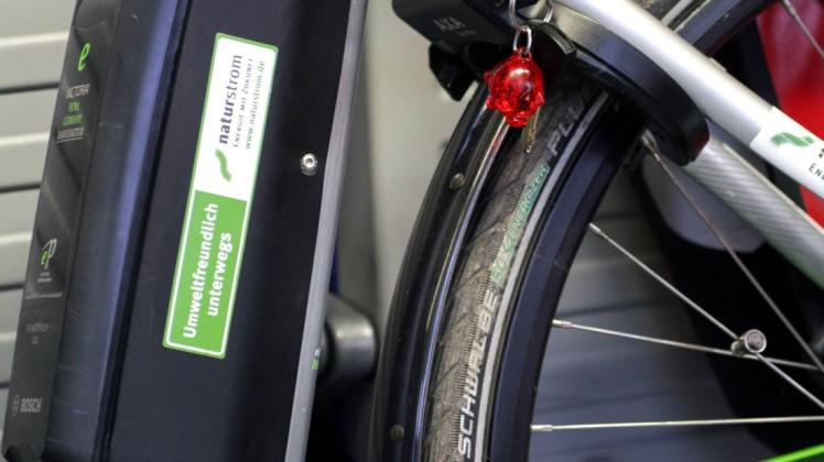 Der Akku eines E-Bikes fing Feuer. Symbolfoto: imago images/Gottfried Czepluch
