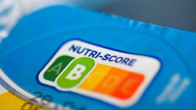 In einer Umfrage zur Kennzeichnung von Zucker, Fett und Salz in Lebensmitteln hat das farbige Logo Nutri-Score schwache Zustimmungswerte erhalten. 