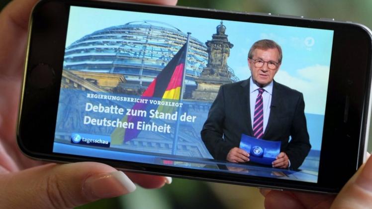 Moderator Jan Hofer machte in der "Tagesschau" ein Selfie. Symbolfoto: imago images/stock&people