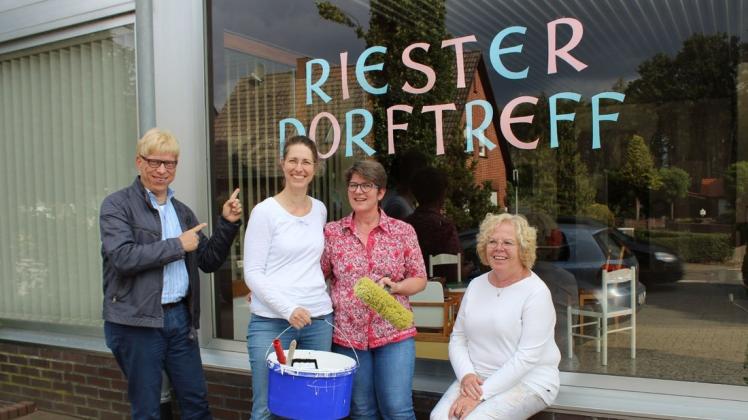 Auf den Start des Dorftreffs freuen sich (v.l.) Sebastian Hüdepohl, Susanne Nannemann, Ulrike Ross und Gabi Linster. Foto: Ilona Ebenthal