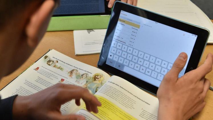 Auch in der Gemeinde Ganderkesee sollen die Schulen schnell mit moderner digitaler Technik ausgestattet werden. Symbolfoto: Carmen Jaspersen/dpa
