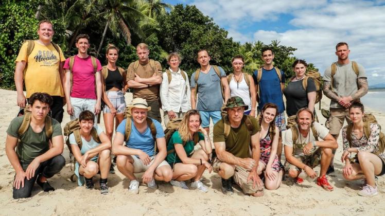 Lost ohne Rauchmonster: Die 18 Kandidaten der VOX-Show "Survivor".  Foto: TVNOW / Richard Hübner