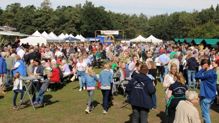rund 8000 Besucher haben das Familien-Kochfest in Bippen auf dem Ferienhof Neyenhuis besucht. Foto: Peter Selter