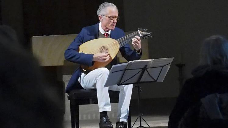 Lautenmusik der Renaissance präsentierte Hopkinson Smith bei der "Musica Viva"-Konzertreihe . Foto: Jörn Martens
