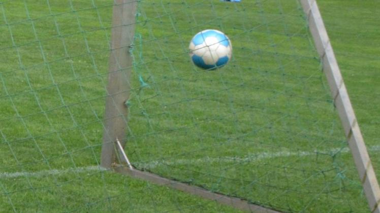 Torreiche Spiele garantiert: Bei den Partien der Fußballfrauen des VfL Wildeshausen in der Bezirksliga fielen schon 32 Treffer. Symbolfoto: Daniel Niebuhr