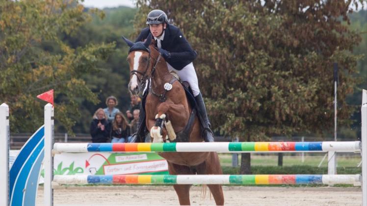 Wenz Gewinnt Springen Beim Sommerturnier Des RC Gut Waldhof wenz-gewinnt-springen-beim-sommerturnier-des-rc-gut-waldhof