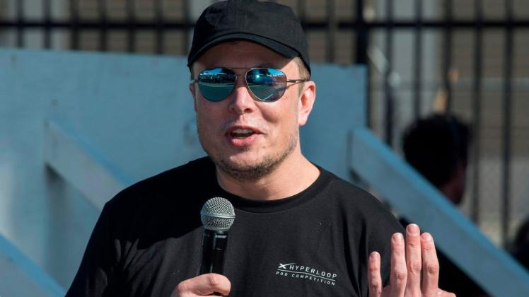 Elon Musk versucht, seine Beleidigungen zu erklären. Der Unternehmer muss sich wegen Verleumdung verantworten. Foto: afp/Mark Ralston