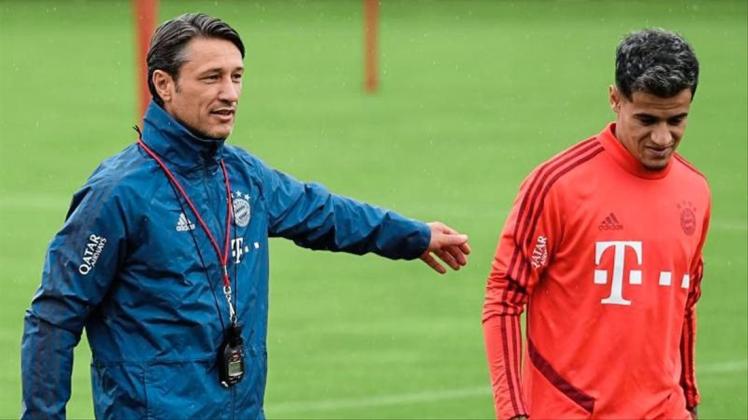 Bayern-Coach Niko Kovac und Philippe Coutinho beim Training. 