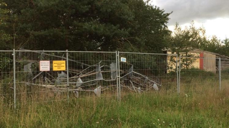 Seit rund 20 Jahren werden die Ställe an der L48 in Walchum nicht mehr genutzt, das Areal wird als illegale Müllkippe missbraucht. 