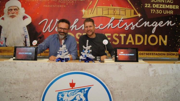 Die beiden Chef-Organisatoren Ralph Reichel (l.) und Oliver Schubert freuen sich auf das erste Weihnachtssingen im Ostseestadion. 