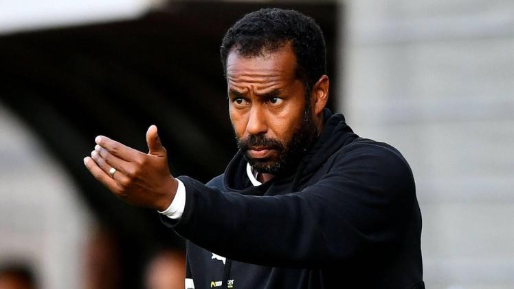 Lädt am Freitag zum Training an die Bremer Brücke: VfL-Coach Daniel Thioune. Foto: imago images/Jan Huebner