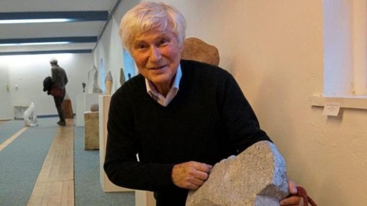 Der Huder Künstler Wolf E. Schultz erhält den Kunst- und Kulturpreis des Landkreises Oldenburg. Archivfoto: Lennart Bonk