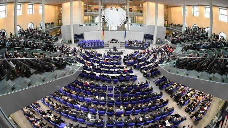 Blick in den Plenarsaal des Bundestags. Foto: Ralf Hirschberger/dpa