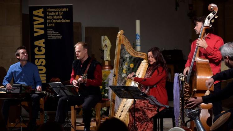 Mit eher seichten Klängen überzeugte Hirundo maris, das Ensemble von Arianna Savall und Petter Udland Johansen, beim Musica Viva-Konzert in der Klosterkirche. Foto: Hermann Pentermann