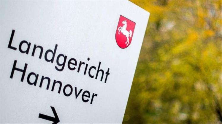 Vor dem Landgericht in Hannover muss sich eine 44-Jährige wegen der Mißhandlung ihrer Tochter verantworten. 