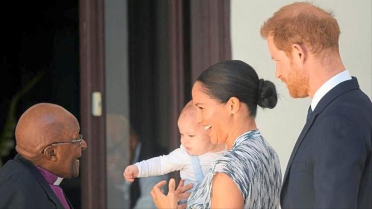 Zu ihrem Besuch bei Desmond Tutu haben Harry und Meghan ihren Sohn Archie mitgebracht. 