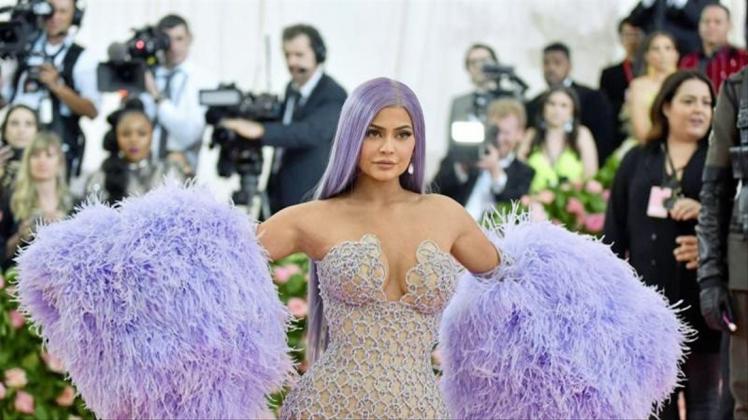 Nach der Emmy-Verleihung musste Kylie Jenner jetzt auch die Pariser Fashion Week absagen. 