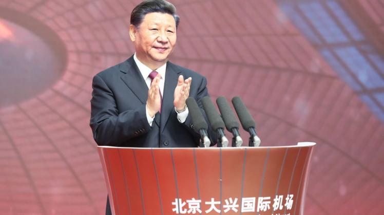 Gut gemacht: Nach nur vier Jahren Bauzeit eröffnete Chinas Staats- und Parteichef Xi Jinping vor wenigen Tagen den neuen Mega-Flughafen unweit der Hauptstadt. Ohne Xi geht nichts im Land. Foto: Ju Peng/imago-images/Xinhua