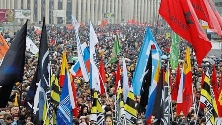 Über 20.000 Demonstranten protestieren in Moskau. 