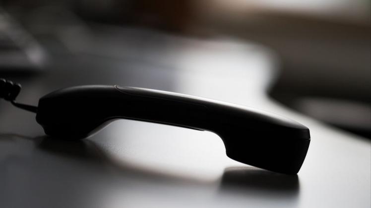 Eine Seniorin ist auf einen Telefonbetrug reingefallen. Ihre Vergesslichkeit rettete sie. 