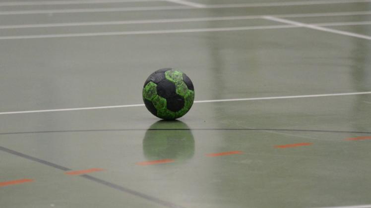 Fünfte Niederlage im fünften Spiel: Die Handballerinnen des TV Neerstedt verloren beim VfL Horneburg mit 20:33. Symbolfoto: Daniel Niebuhr Fünfte Niederlage im fünften Spiel: Die Handballerinnen des TV Neerstedt verloren beim VfL Horneburg mit 20:33. Symbolfoto: Daniel Niebuhr