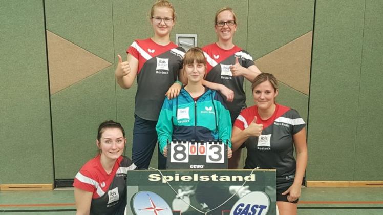 Die erfolgreichen Spielerinnen des TSV Rostock Süd, von links: Lisa Schoknecht, Maxi Langschwager, Lea Piontkowsky, Claudia Probst und Sophia Scheel.