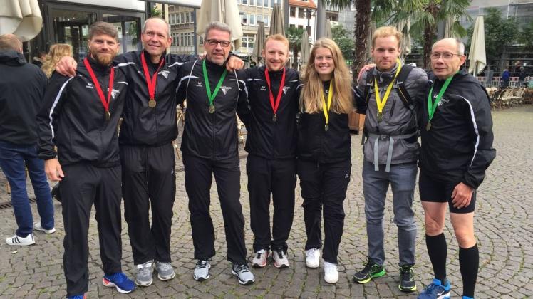 Der Laufclub 93 Delmenhorst nahm erfolgreich am 15 swb-Marathon 2019 in Bremen teil. Foto: Dieter Meyer