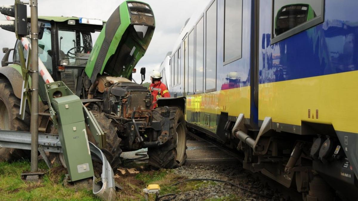 Unfall Zwischen Zug Und Traktor Am Bahnübergang In Badbergen | NOZ