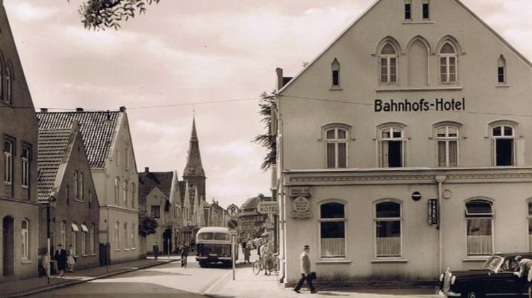 Hotelbetrieb statt Bahnhofsvorplatz: Noch bis 1967 stand in Delmenhorst zwischen Wittekind- und Koppelstraße das Bahnhofshotel. 
