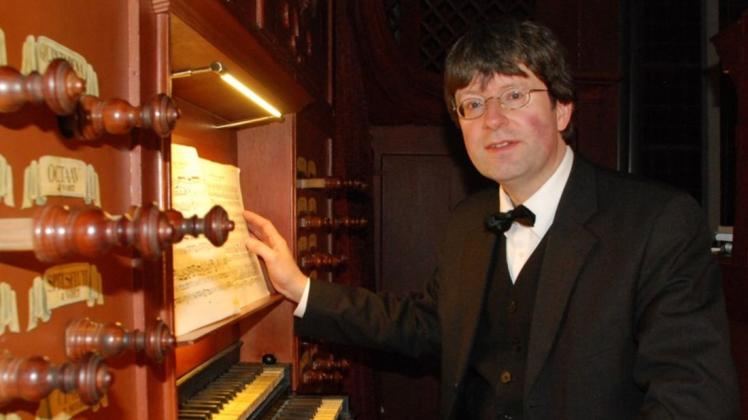 Winfried Dahlke aus Leer gibt ein Orgelkonzert in der Ganderkeseer Kirche. Foto: Dahlke