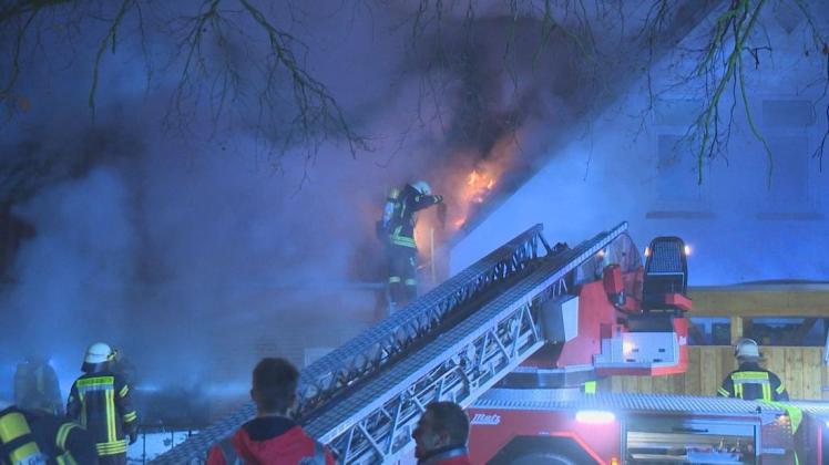 Die Ganderkeseer Feuerwehren - hier bei einem Brand in Falkenburg im vergangenen Jahr - sollen auch für die nächsten Jahre gerüstet sein. Archivfoto: Nonstopnews
