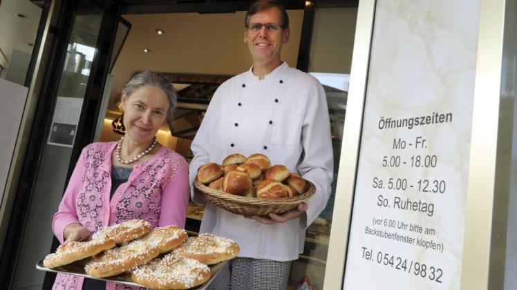 Thomas Meyer und seine Frau Gabrielle haben sich dazu entschieden, ihre Bäckerei sonntags nicht zu öffnen. Foto: Gert Westdörp Thomas Meyer und seine Frau Gabrielle haben sich dazu entschieden, ihre Bäckerei sonntags nicht zu öffnen. Foto: Gert Westdörp