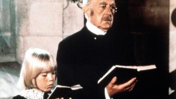 Ricky Schroder (links) und Alec Guinness in einer Szene des Films „Der kleine Lord“ aus dem Jahr 1982.