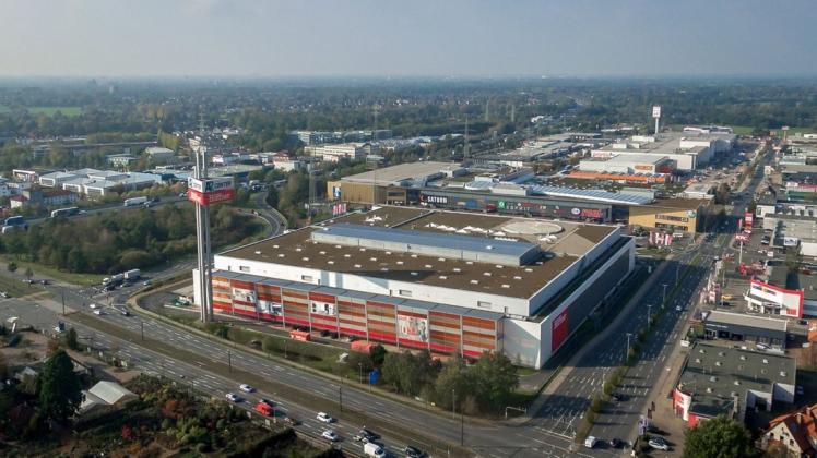 Mit dem Heli zum Möbelhaus: Ehepaare verklagen Möbel