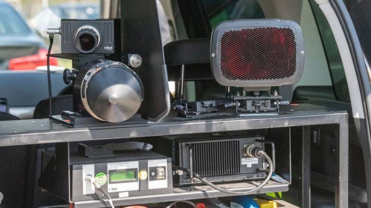 Mobiler Blitzer Der Landkreis Emsland hat angekündigt, an welchen Orten von Montag, 28. Oktober, bis Sonntag, 3. November 2019, die Geschwindigkeit kontrolliert wird. Foto: dpa