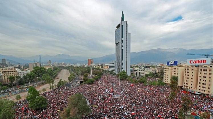 Großdemonstration gegen die Regierung in Santiago de Chile. 