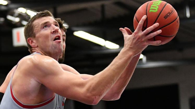 Noch fraglich ist der Einsatz von Dragons-Center Robert Oehle im Spiel gegen Karlsruhe. Foto: Rolf Kamper Noch fraglich ist der Einsatz von Dragons-Center Robert Oehle im Spiel gegen Karlsruhe. Foto: Rolf Kamper