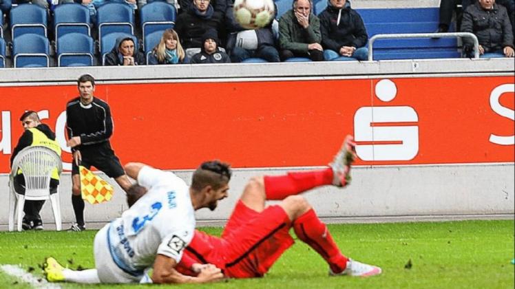 Beim letzten Gastspiel an der Wedau, das Hansa mit 1:0 gewann, sorgte Marcel Ziemer im Fallen mit einem Rückzieher für das Tor des Tages.