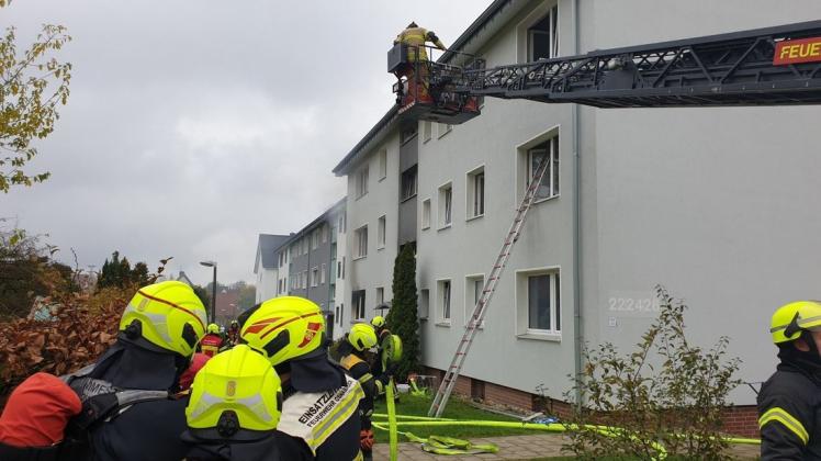 Am Mittwochvormittag wurde eine Person bei einem Wohnungsbrand in Osnabrück verletzt. 
