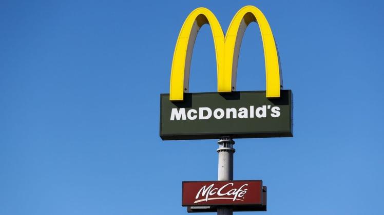McDonald&apos;s will Plastikprodukte komplett abschaffen. Foto: dpa/Jan Woitas