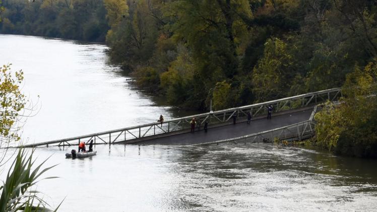 Eine Straßenbrücke ist nördlich von Toulouse zusammengebrochen.  Foto: dpa/Eric Cabanis/AFP