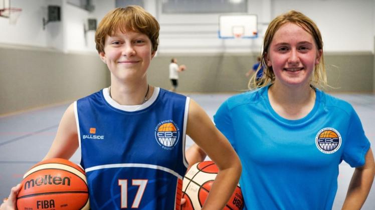 Ins Basketball-Team Nord berufen: Mathilda Schlempp (links), Pauline Roesner