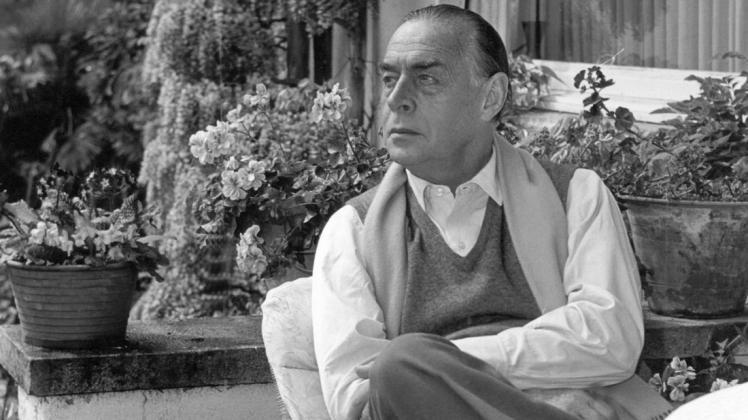 Erich-Maria Remarque in seinem Haus am Lago Maggiore. Foto: dpa