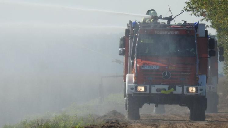 Beim Moorbrand im September und Oktober 2019 auf dem Gelände der WTD 91 bei Stavern waren neben den Feuerwehren Kräfte des Katastrophenschutzes im Einsatz. Archivfoto: Tobias Böckermann