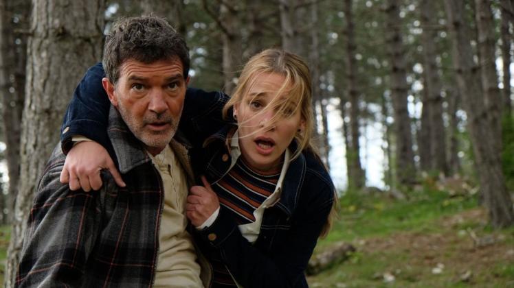 Paul (Antonio Banderas) und Laura (Piper Perabo) versuchen vor dem gestörten Jack zu fliehen. "Black Butterfly: Der Mörder in mir". Tele 5, Dienstag, 20.15 Uhr. Foto: TMG.